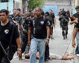 policía-brasilera-en-favela
