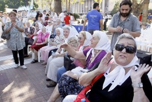 madres-de-plaza-de-mayo-2