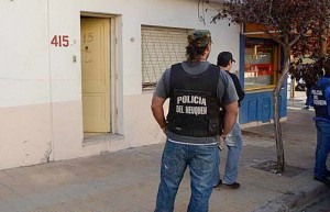 policías-de-Neuquén-procedimiento