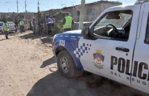 policía-Neuquén-ataque-a-mujer