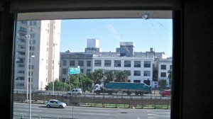 vidrio-roto-disparo-a-Cablevisión