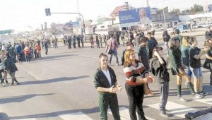 alumnos-reclamando-justicia-por-violación