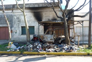 incendio-camioneta-en-Gerli-02
