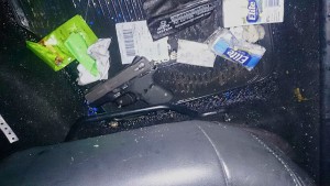 pistola-calibre-40-banda-detenida