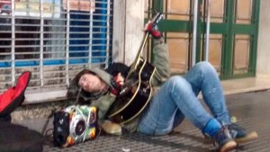 Pity-Álvarez-en-la-calle