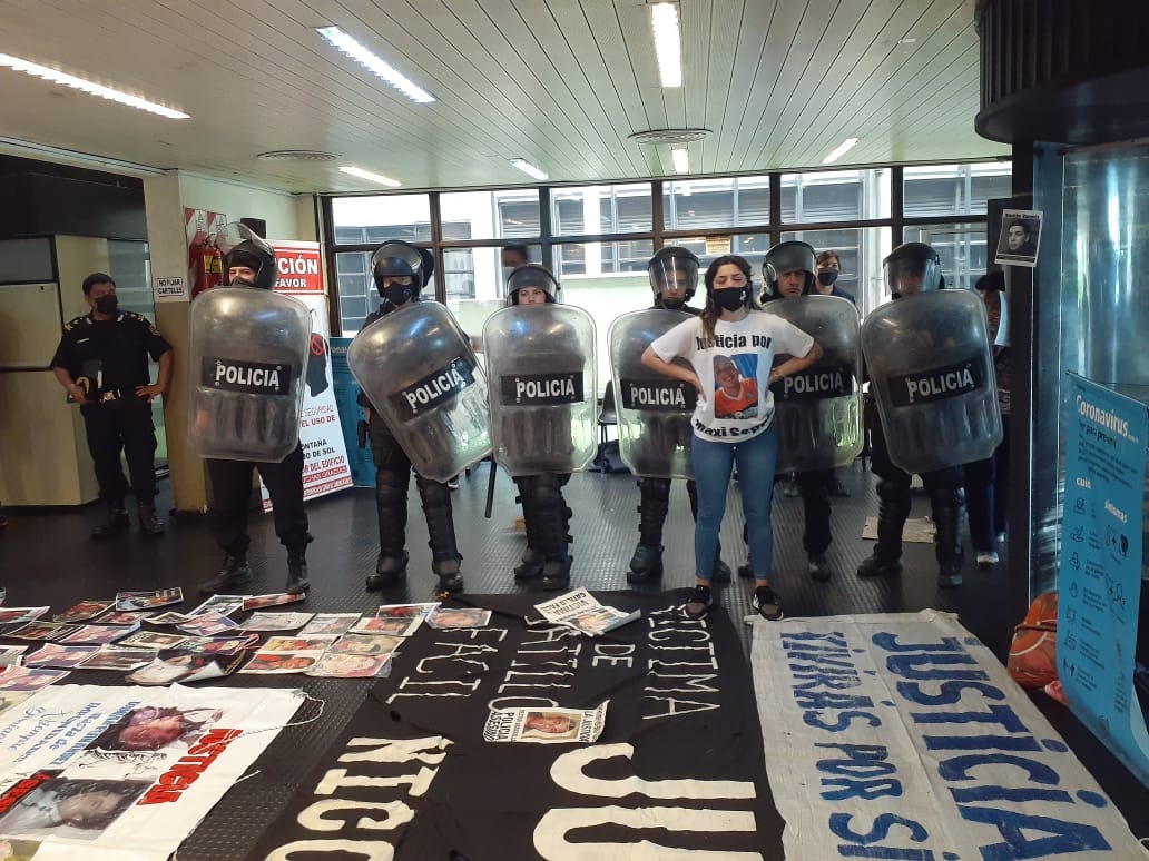 Familiares de víctimas se marcharon a Tribunales para exigir avances en ...