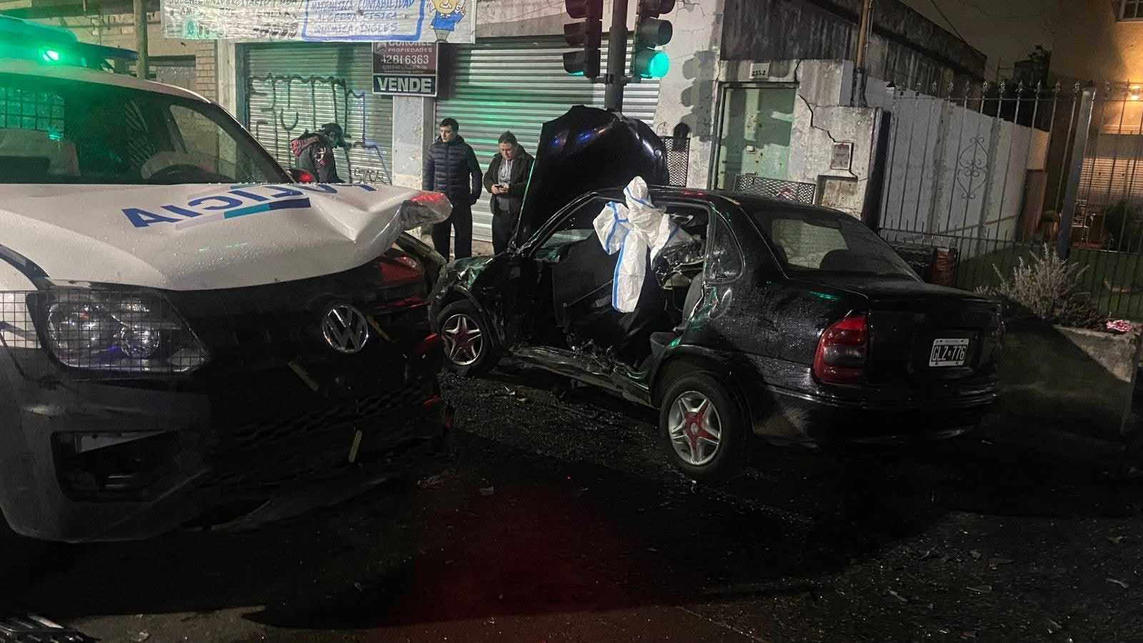 Lomas de Zamora: Violento choque entre un patrullero y un auto | EL ...